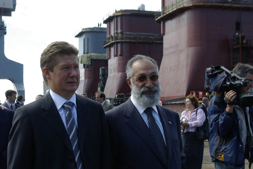 Председатель правления ОАО "Газпром" Алексей Миллер и депутат Государственной Думы Артур Чилингаров